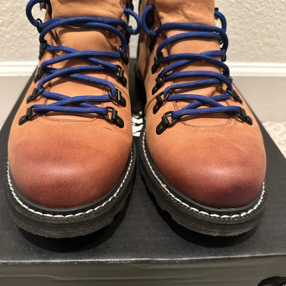 Men’s size 7.5 women’s 9-9.5 Sorel Madson boots. Worn once for a photo shoot. - Picture 5 of 5